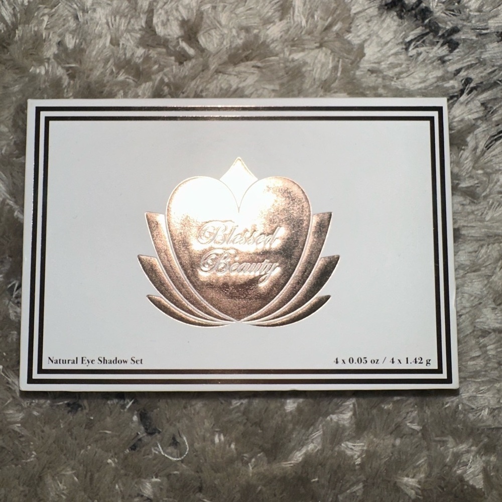 Blessed Beauty Natural Eyeshadow Set with Retractable brush
